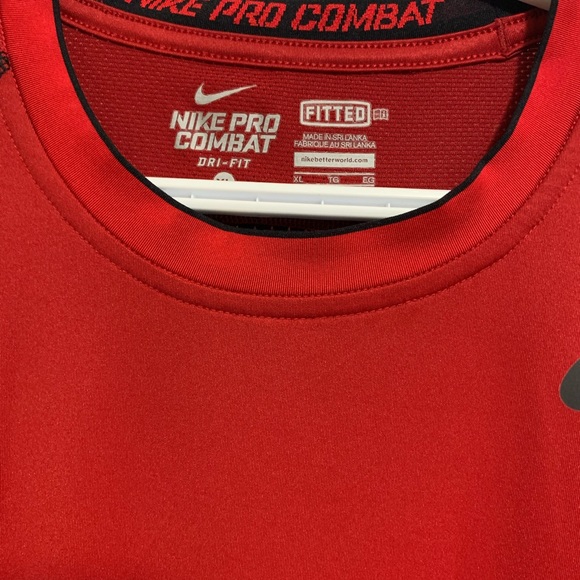 Nike Pro Combat Athletic Training T-Shirt - Picture 4 of 12